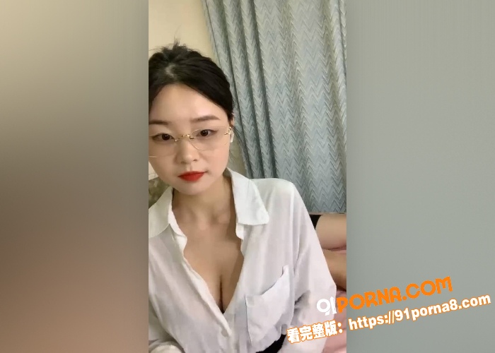 超嫩大奶少妇和老公出租屋...（8）