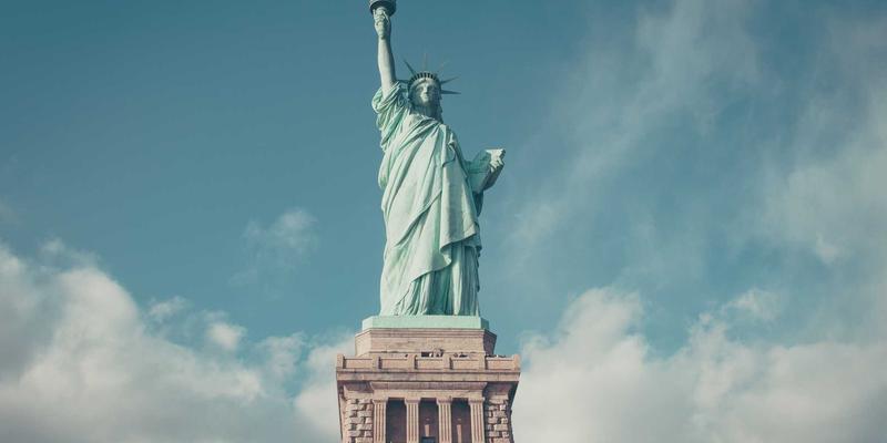 跨代际团队沟通指南：融合Z世代与千禧一代的高效协作策略 | 商业管理书籍推荐